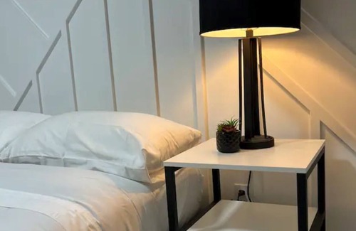 North Bend Apartment | MoonFall- King Coastal Suite, Enjoy clean comfort for Couples getaway!