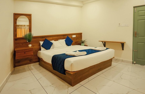 Kakkanad Hotel | MOONIC DAYS