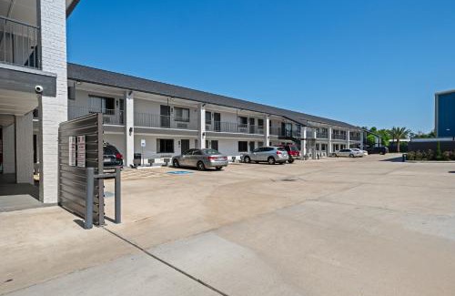Northside Hotel | Moonlight Inn - Houston I-45 & Airline