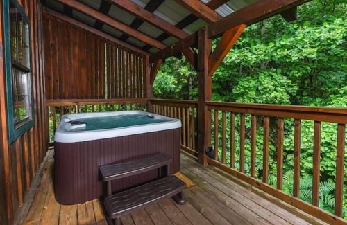 Gatlinburg - Pigeon Forge Cabin | Moonshine Holler
