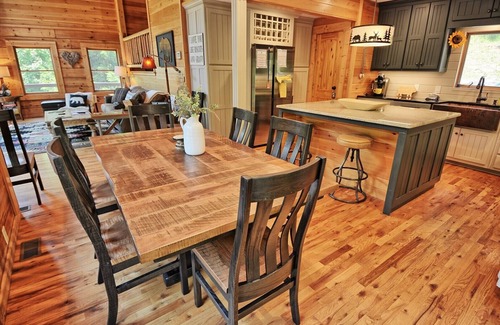 Warrensville Cabin | Moonshine River-Open for Bookings! River Front, Hot Tub, Game Room