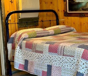Marysvale Hotel | Moore's Old Pine Inn