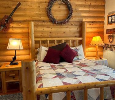 Marysvale Hotel | Moore's Old Pine Inn
