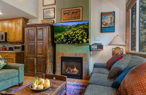 North Park City House | Moose Mgmt at Three Kings 8: King beds-Central AC-Pool-Hot Tub