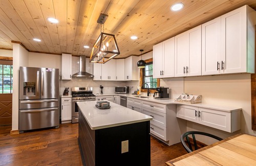 Sugar Mountain House | Moosey Creek Lodge - Creekside home with a hot tub!