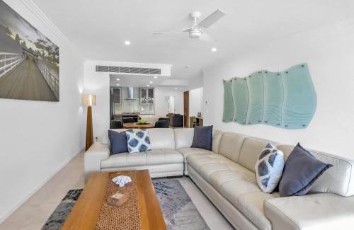 Palm Cove Apartment | Morado at Island Views—A Palm Cove Poolside Oasis