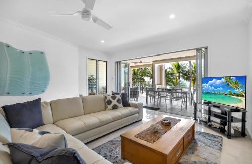 Palm Cove Apartment | Morado at Island Views—A Palm Cove Poolside Oasis