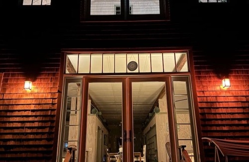 Newcastle House | More Boathouse than Lakehouse