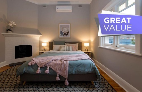 Cumberland Park House | Morris and Eaton Cottages - 3BR WiFi Parking