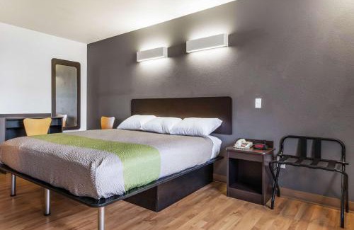 Alexandria Hotel | Motel 6-Alexandria, LA - South