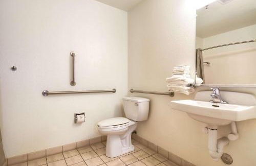 Anaheim Resort Hotel | Motel 6-Anaheim, CA - Maingate