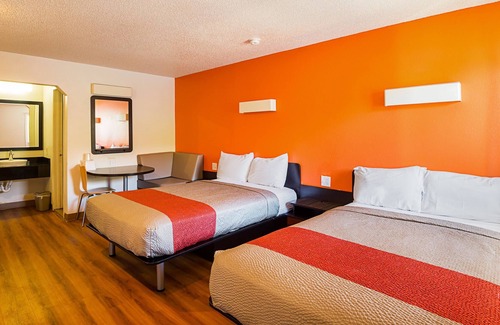 Blue Springs Hotel | Motel 6 Blue Springs, MO