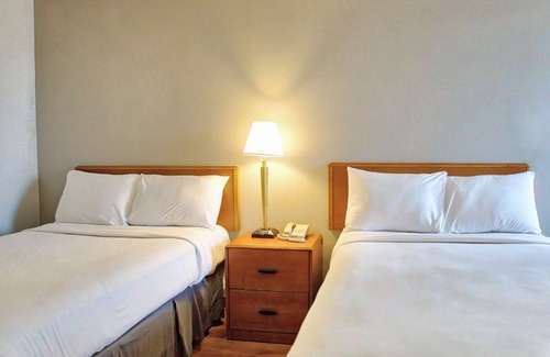 Williamsville Hotel | Motel 6 Buffalo, NY - Airport - Williamsville