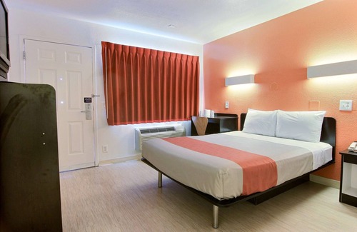 Bay Area Hotel | Motel 6 Corpus Christi, TX - East - North Padre Island