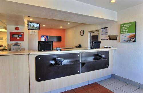 Bay Area Hotel | Motel 6-Corpus Christi, TX - East - North Padre Island