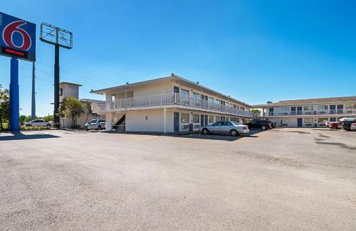 Central City Hotel | Motel 6-Corpus Christi, TX - Northwest