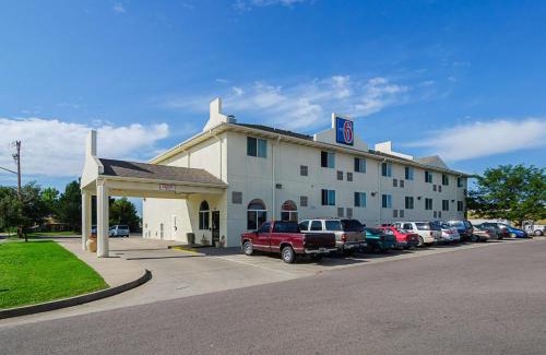 Fort Lupton Hotel | Motel 6-Fort Lupton, CO