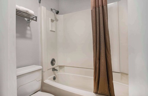 City Central Hotel | Motel 6 Gresham, OR - Portland