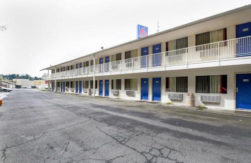Kelso Hotel | Motel 6-Kelso, WA - Mt. St. Helens