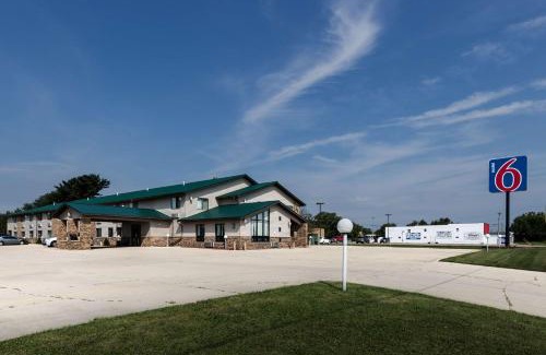 Kewanee Hotel | Motel 6-Kewanee, IL