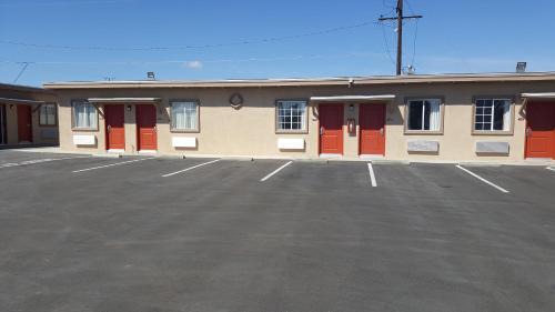 Hesperia Hotel | Motel 6 Maple/Main