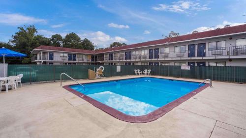 Meridian Hotel | Motel 6-Meridian, MS