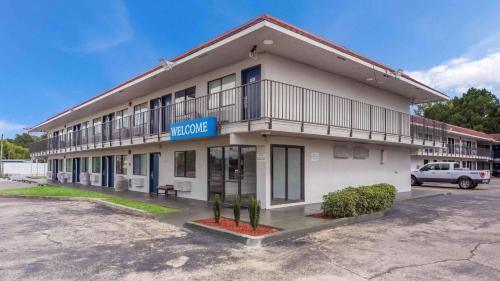 Meridian Hotel | Motel 6-Meridian, MS