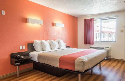 Mesquite Hotel | Motel 6-Mesquite, TX - Rodeo - Convention Ctr