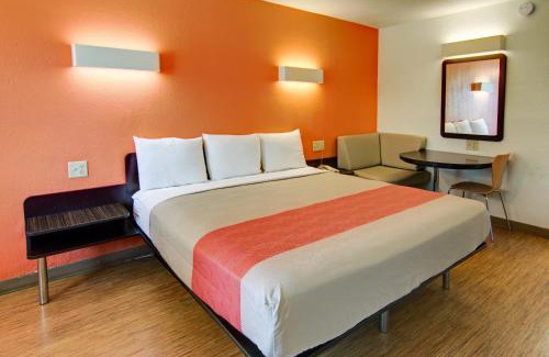 Mount Pleasant Hotel | Motel 6-Mount Pleasant, TX
