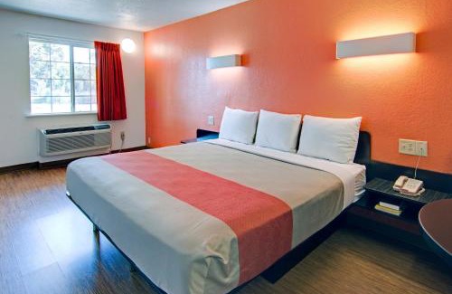 Mount Pleasant Hotel | Motel 6-Mount Pleasant, TX
