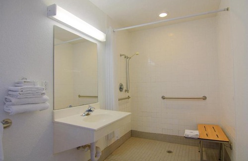 Rapid City Hotel | Motel 6-Rapid City, SD