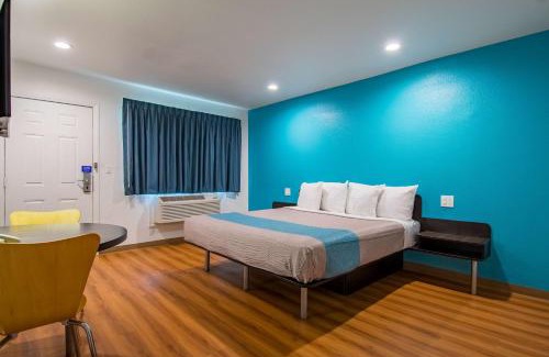 San Bernardino Hotel | Motel 6-San Bernardino, CA - Downtown