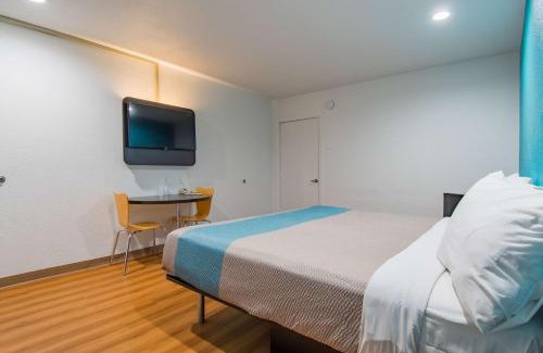 San Bernardino Hotel | Motel 6-San Bernardino, CA - Downtown