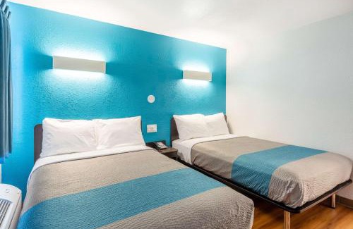 Valdosta Hotel | Motel 6-Valdosta, GA - University