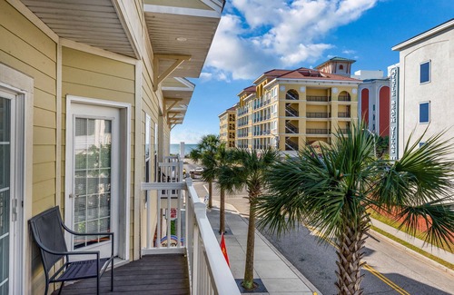 Myrtle Beach House | motley crew , when you need the space for your big group of personalities