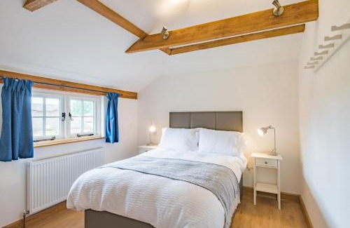 Ewhurst Green House | Motor House Loft by Bloom Stays