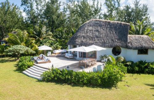 Teahupoo Villa | Motu Nao Nao Private Island