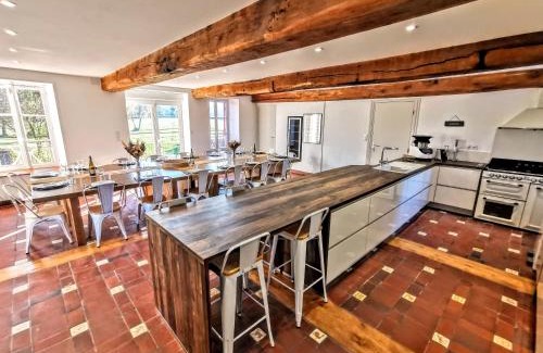 Epinac House | Moulin des Ducs by Vindihouses - Piscine chauffée - escalade - billard - fitness - etc