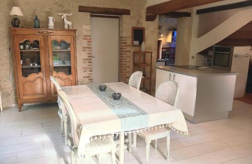 Chevillon-sur-Huillard House | Moulin en bord de rivière - logement entier