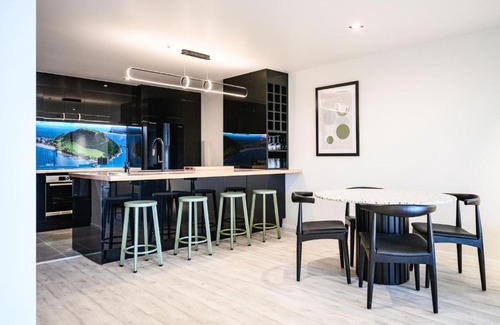 Mount Maunganui House | Mount Beach Escape - Pool, Spa, Sauna and Gym