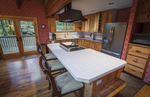 Welches House | Mount Hood Retreat : hot tub, pool table, woodstove, Wi-Fi, firepit & piano
