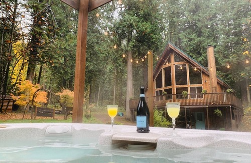 Welches House | Mount Hood Retreat : hot tub, pool table, woodstove, Wi-Fi, firepit & piano
