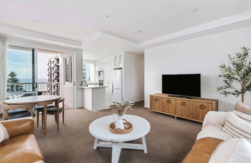 Mount Maunganui Apartment | Mount Maunganui Luxe Escape: Sea, Pool & Gym