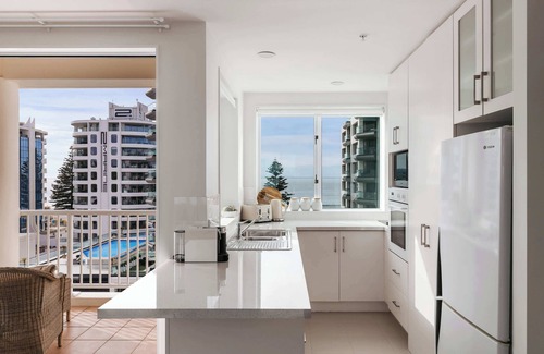 Mount Maunganui Apartment | Mount Maunganui Luxe Escape: Sea, Pool & Gym