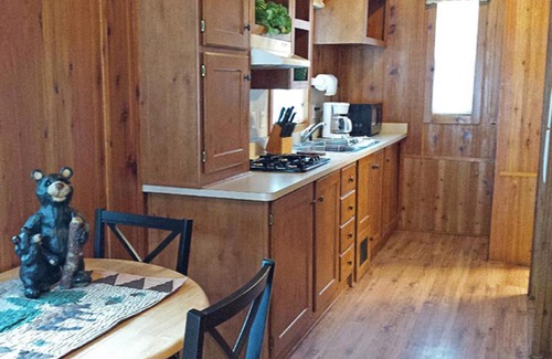 Bow Resort | Mount Vernon Camping Resort Studio Cabin 4