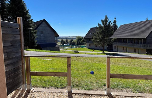 Besse-et-Saint-Anastaise Apartment | Mountain apartment with free shuttle to the foot of the slopes