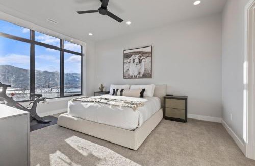 Hideout House | Mountain House PC, Snowy Lake Views Private Hot Tub, New Build, Jordanelle Lake!