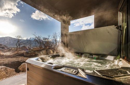 Hideout House | Mountain House PC, Snowy Lake Views Private Hot Tub, New Build, Jordanelle Lake!