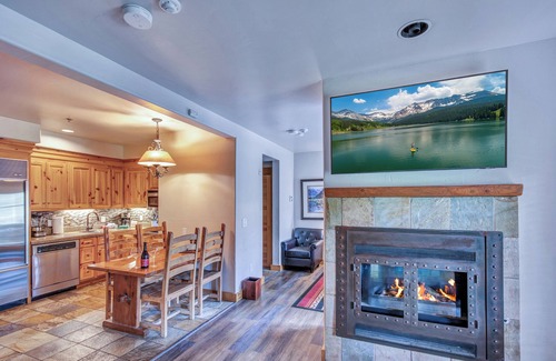 Mountain Village Cabin | Mountain Lodge Jr Ste w/kitchenette - no oven, gas fireplace & ski in-out