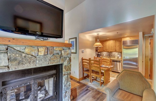 Mountain Village Cabin | Mountain Lodge Jr Ste w/kitchenette - no oven, gas fireplace & ski in-out